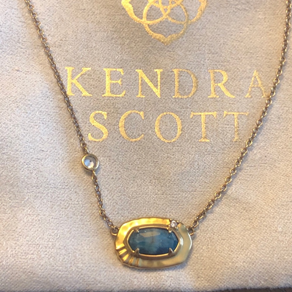 Kendra Scott necklace